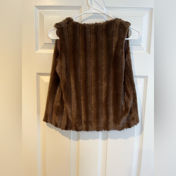 Macy's Girls Brown Faux Fur Vest - Size Large - Picture 9 of 9